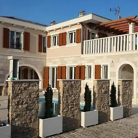 Elena Mit Pool, Nur 60 Meter Zum Holiday home *