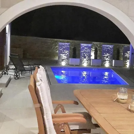 Elena Mit Pool, Nur 60 Meter Zum *