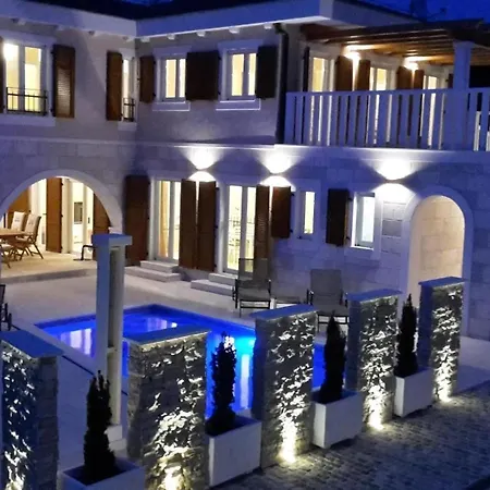 Elena Mit Pool, Nur 60 Meter Zum Holiday home